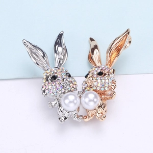 Broches lapin mignonnes en or et argent avec strass et grandes perles blanches