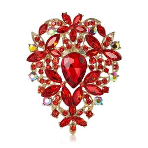 Elegant heart-shaped brooch with red rhinestones and gold alloy in a vintage luxury style