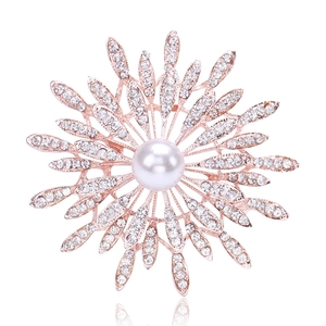 Luxury Alloy Full Rhinestone Sunflower Brooch For Women White Faux Artificial Pearl Inlaid Rose Gold Elegant Suit Accessory Brooch Pin