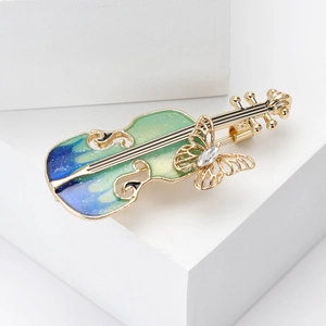 Détail de la broche violon avec émail dégradé et papillon incrusté de cristal