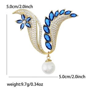 Eleganter Tulpen-Brosche mit blauen Zirkonia und Perle in Gold für Damenanzüge und Mäntel