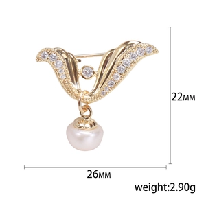 Elegant gold wing brooch with white zircon and pearl inlay, 26mm x 22mm size
