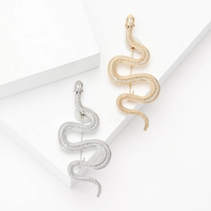 Elegant Alloy Enamel Snake Brooch With Rhinestones Animal Shaped Suit Shirt Lapel Pin For Women Luxury Jewelry Accessory