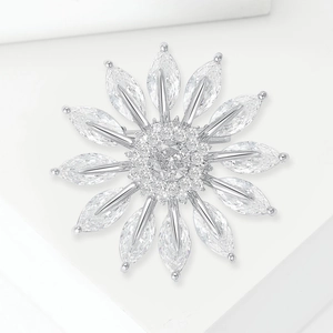 Exquisite copper-set zircon daisy brooch for summer dresses with sunflower motif design