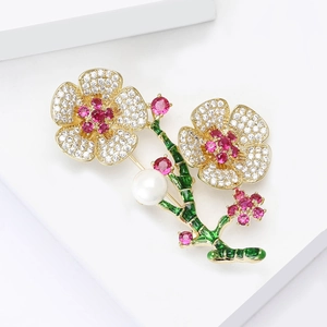 Luxuriöse Pflaumenblüten-Brosche mit Zirkonia, roten Steinen und Perle auf Goldzweigen