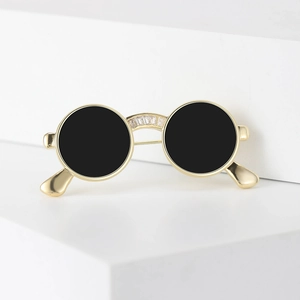 Elegant gold-plated sunglasses brooch with vintage round frame and sparkling crystals