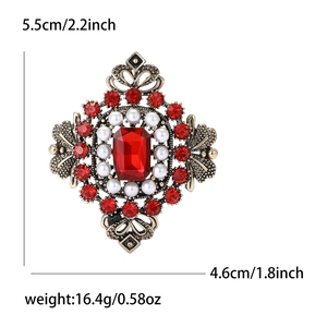 Broche baroque vintage en alliage avec cristaux rouges et perles, style palais élégant