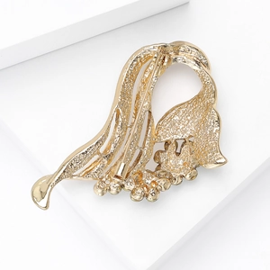 Minimalist gold rhinestone brooch with elegant floral curves for fashion accessories