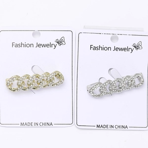Detailed view of Cuban chain brooches in gold and silver with sparkling rhinestones