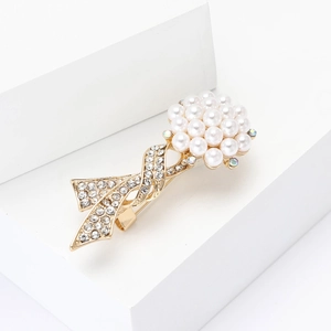 Elegant Korean style gold pearl brooch with rhinestones and floral cluster design