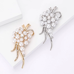 Élégante Broche en Forme de Raisin Avec Base en Alliage Künstliche Perles d'Imitation Blanches et Strass pour Femmes Fête Bijoux Cadeau