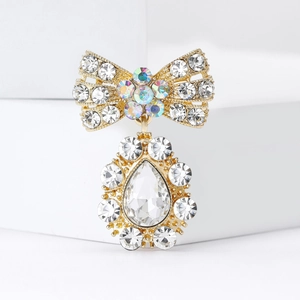 Broche nœud dorée élégante avec strass et un grand pendentif en forme de larme