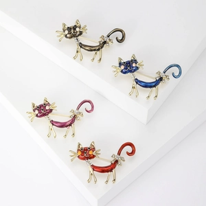 Cute Enamel Cat Brooch Long Tail Rhinestone Animal Pin For Women Fashion Alloy Clothing Accessories Gift