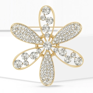 Gros plan détaillé d'une broche fleur en cristal étincelant avec placage à l'or fin