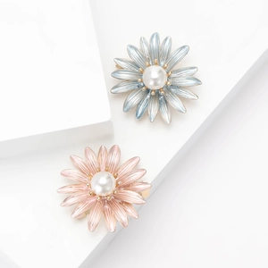 Elegant Daisy Flower Brooch Pin For Women Alloy Enamel Jewelry Accessory With Faux Artificial Pearl Anti Exposure Decorative