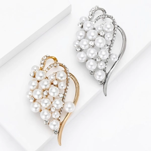 Elegant Korean style pearl and rhinestone brooch with grape cluster design in gold and silver