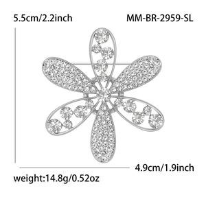 Broche fleurie en argent avec strass et dimensions pour la mode féminine élégante
