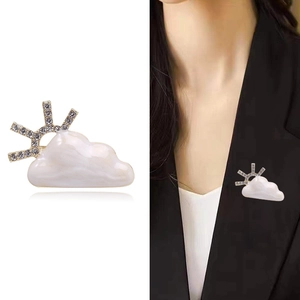 Creative cloud and sun brooch with marble resin and sparkling rhinestones for women