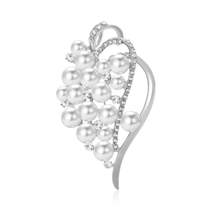 Elegant Korean style pearl and crystal heart brooch in silver alloy finish for women