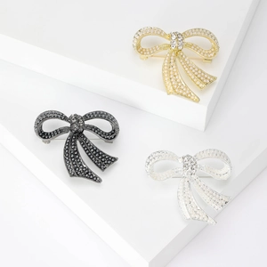 Vintage Alloy Bowtie Brooch With Faux Artificial Pearl Rhinestone Inlaid Elegant Bow Pin For Women Fashion Banquet Clothing Accessory
