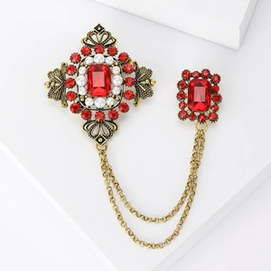 Baroque style brooch with red crystals, pearls and double chains in vintage gold finish