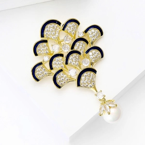 Broche luxueuse plume de paon avec base dorée, émail bleu, zircons et perle