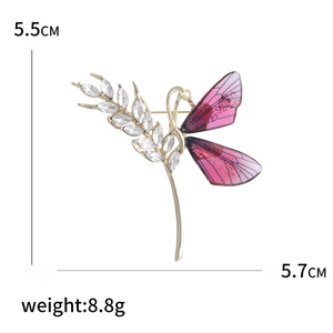 Modische Acryl-Schmetterlingsbrosche mit goldenem Ährendesign und violetten Farbverlaufsflügeln