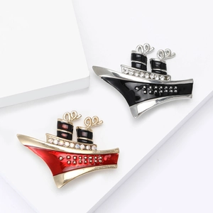 Fashion cruise ship enamel brooches with rhinestones in red gold and black silver