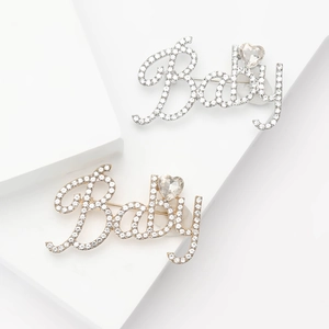 Broche en Alliage Strass Lettre Baby pour Femmes Or Argent Coeur Cristal Mode Broche de Revers Bijoux Accessoire Cadeau