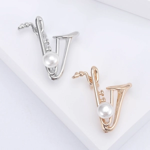 Broche Saxophone Créative en Alliage Incrustée de Künstliche Perle Épingle d'Instrument de Musique Accessoires de Mode pour Femmes