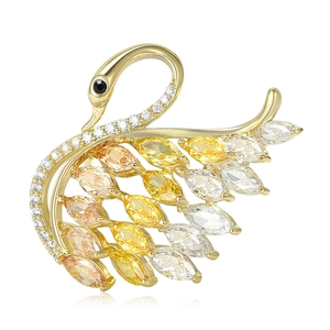Luxurious Copper Swan Brooch For Women Elegant Zirconia Inlaid Gradient Marquise Stone Gold Plated Animal Shape Corsage Jewelry Gift