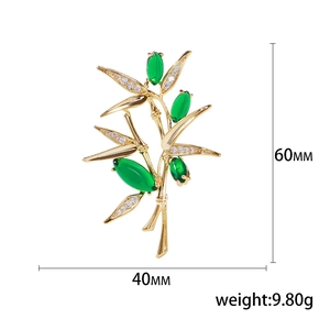 Spilla a forma di bambù dorato con pietre di zircone verde e foglie, altezza 60mm, 9,8g