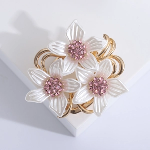 Broche Fleur de Camélia Élégante en Alliage pour Femme Boucle de Foulard en Émail Blanc Avec Strass Rose Incrusté