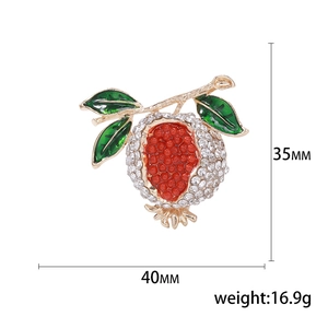 Broche grenade étincelante avec graines en émail rouge et strass blancs finition dorée