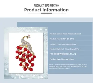 Makrodetail der Pfau-Brosche mit Perlen mit Maßen von 72 mm und 21,2 g Gewichtsspezifikation