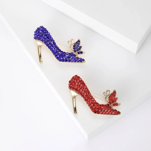 Elegante Legierung Strass Stöckelschuh Form Brosche Für Damen Gold Überzogene Eingelegte Kristall Kleid Pin Schmuck Geschenke