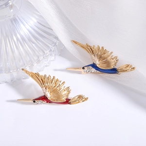 Eleganter Kolibri-Brosche aus Goldlegierung mit farbiger Emaille und Zirkonia-Akzenten