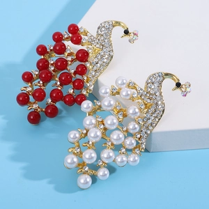 Eleganter Gold Pfau Brosche Pin mit glänzenden Strasssteinen und feinen Perlen für Damen