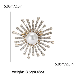 Broche tournesol dorée avec perle centrale et strass, détails de taille et poids inclus