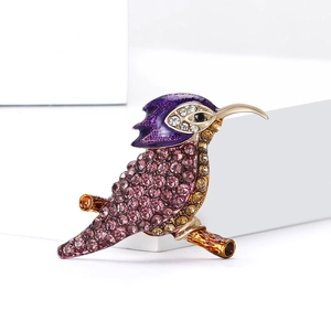 Exquisite Kolibri-Brosche mit lila Emaille und rosa Strasssteinen auf Goldrahmen