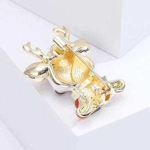 Vue arrière d'une broche de renne de Noël dorée avec strass et détails en émail