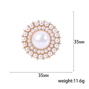 Elegant sun-flower pearl brooch with gold alloy base 35mm diameter and 11.6g weight
