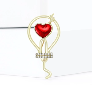 Spilla creativa a lampadina con cuore, placcata in oro e strass luccicanti