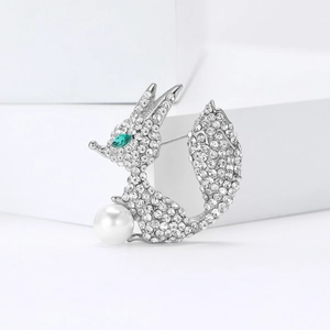 Broche renard argentée élégante avec strass scintillants et une grande perle ronde