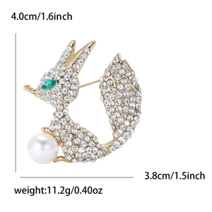 Broche renard tendance en alliage doré avec cristaux blancs, œil vert et perle élégante