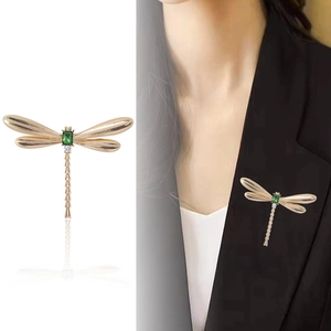 Vintage dragonfly brooch in gold alloy with green rectangle gemstone for jackets