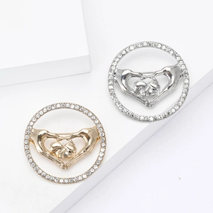 Alliage Créatif Main en Cœur Nouveau-né Broche Thème Amour Maternel Strass Épingle Ronde Or Argent Émail Corsage Femmes