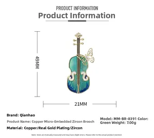 Vue détaillée de la broche violon en émail avec zircons et dimensions précises
