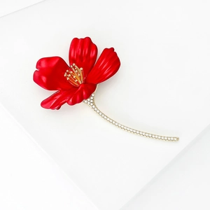 Elegant red hibiscus flower brooch with zircon stamen and gold accents for women