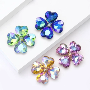 Luxury crystal glass four-leaf clover brooch set in four vibrant gradient colors